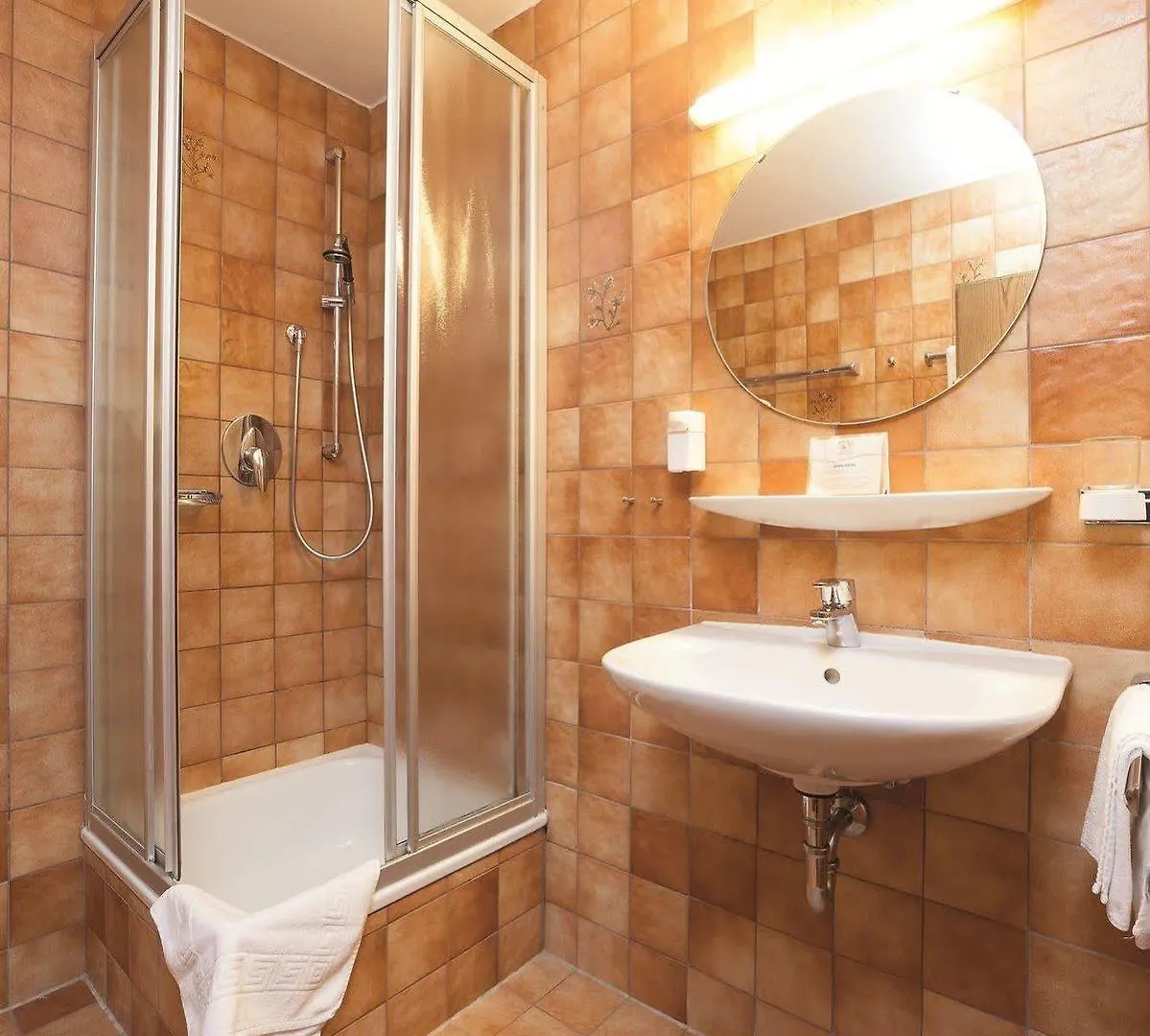 Seehotel Wassermann Seeon-Seebruck 3*,